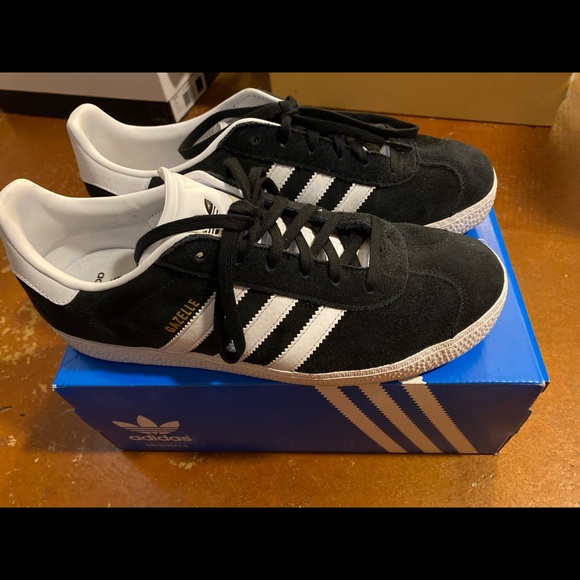 kids black adidas gazelle